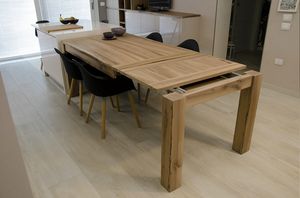 Eva Tisch, Ausziehbarer Tisch aus Massivholz