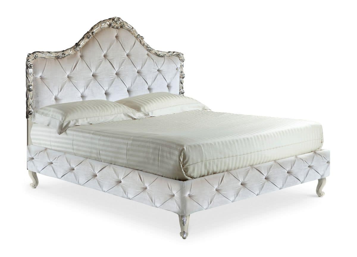 Art. 2023  Dajana K., Luxuriöses Bett, handgeschnitzt, mit tufted Samt, im klassischen Stil