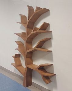 Baum-B�cherregal, Baumf�rmiges B�cherregal aus Holz