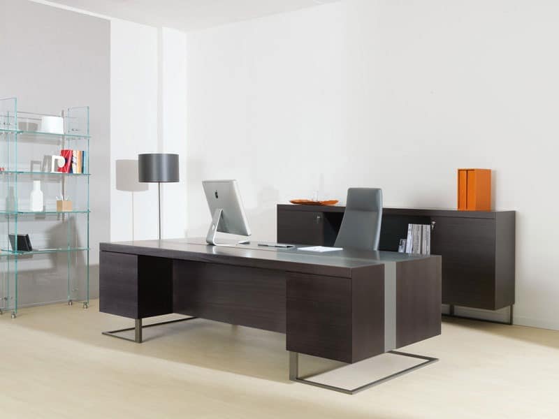 Großer Schreibtisch, Holz und Metall, ideal für Chefbüro