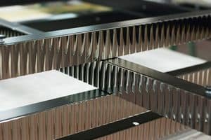 Metallprofile mit angepassten Maßnahmen, Vielzahl von Metall-Profilen, mit eigenen Maßnahmen und Oberflächen