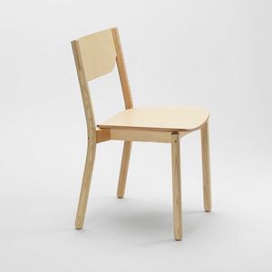 Nico, Stapelbarer Stuhl aus massiver Esche
