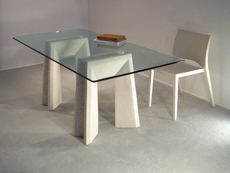 Riflesso table, Esstische mit Oberteil aus Glas und Beine aus Stein