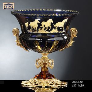 800Lxxx, Tassen, Obstschalen und Vasen mit dekorativen Pferden
