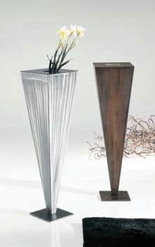 Zoe and Vic, Vase aus chromes Stahl mit Lederpolsterung