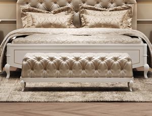 Bellini Royal Art. C8424-L, Getuftete Bank mit lackiertem Holzsockel