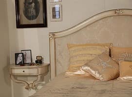 Art. 2010 Delyse, Holzbett mit verzierten Kopfteil, für klassische Schlafzimmer