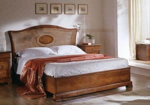D 705, Klassisches Bett mit Kopfteil in Zuckerrohr
