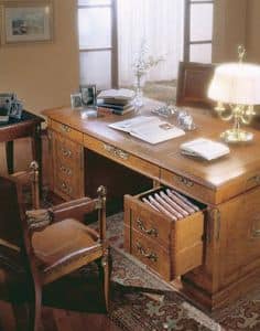 355, Klassischer Schreibtisch in Wurzel Esche, fr Luxus-Bro