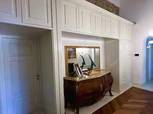 Br�ckenboiserie f�r den Eingang, Br�ckenboiserie im klassischen Stil, ma�geschneidert f�r den Eingangsbereich