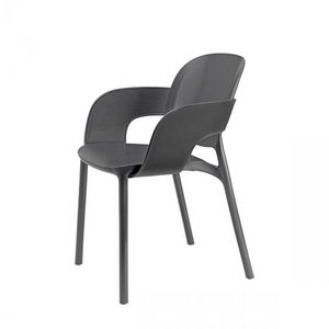 Hug, Outdoor-Stuhl aus zertifiziertem regeneriertem Kunststoffmaterial