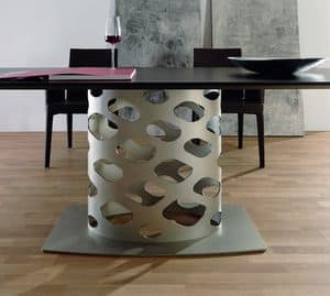 Wk, Tisch mit Metallgestell mit Originalform
