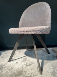 Bombo GT, Gepolsterter Stuhl mit festem Fuß aus trapezförmigem Stahl