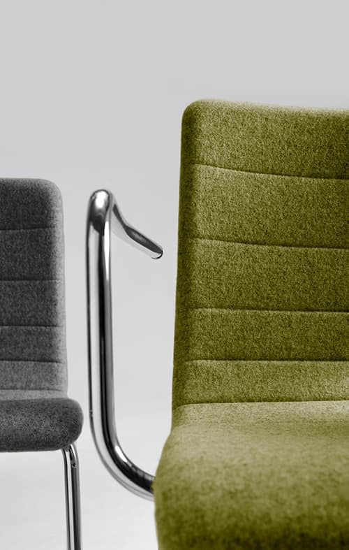 Tesa stripe, Stapelbarer Stuhl, aus verchromtem Metall, horizontal Nähten