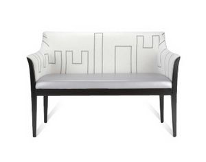 Art. 41105 Siracusa-zertifiziertes feuerhemmendes Polstersofa, Sofa mit Holzbeinen, Bezug aus Kunstleder oder Stoff