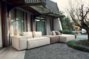 CUBO, Modulares Sofa mit breiter Armlehne