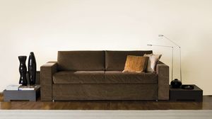 Frank, Sofa mit linearen Formen