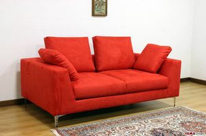 Nettuno, Lineares und minimales Sofa mit hohen Stahlfen