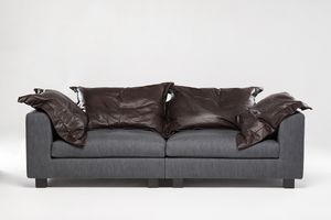 Paul, Magefertigtes Sofa mit Memory-Foam-Kissen