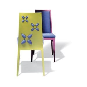 D03, Stuhl aus Massivholz mit originellen Dekorationen auf dem Rcken