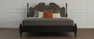 Dongiovanni, Bett mit gepolstertem Kopfteil und vier gedrechselten Beinen