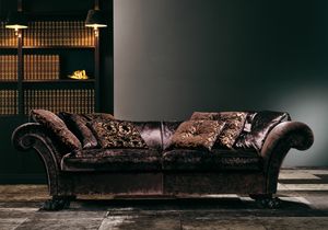 4910 Fantaisie, Sofa mit Fen in Form einer Lwentatze