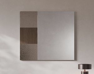 Ade, Wandspiegel mit bronzierten Verzierungen