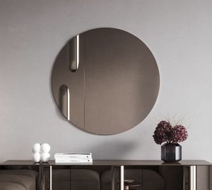 Giunione, Runder Spiegel mit bronzierten Elementen mit Reliefverarbeitung