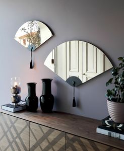 WINDERLY, Fächerförmiger Spiegel mit orientalischem Design