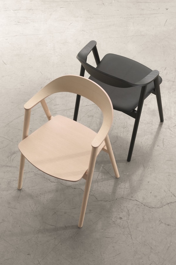 Karm, Stuhl aus Sperrholz mit Gestell aus massiver Esche