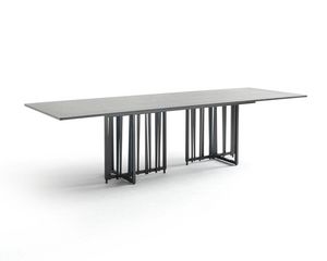 Adele C, Tisch aus Stahl und Granit