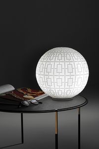 Ball, Glastischlampe mit geometrischen Dekorationen