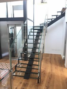 Art. G15, Treppe mit Glastreppen