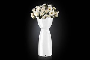 Vienna Komposition, Vase mit künstlichen Blumen