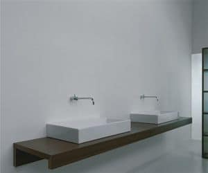Barcelona Collection, Waschbecken mit Holzbock, Wasserhahn an der Wand