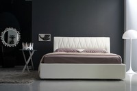 Gilda Doppelbett, Linear gepolsterte Bett mit gesteppten Kopfteil, verschiedene Farben