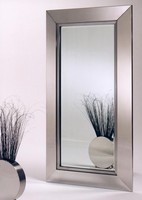 Vogue + Verit, Abgeschrgte Spiegel aus poliertem Edelstahl satiniert