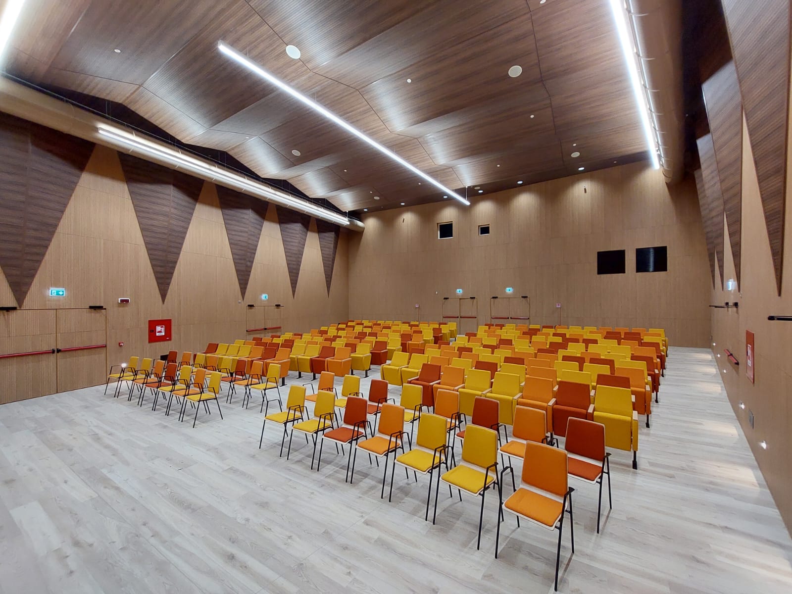 Der Sessel ANTEA COM 1 im Pujati-Auditorium in Sacile