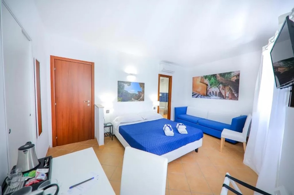 Hotelzimmerm�bel in Cefal� (PA), Italien