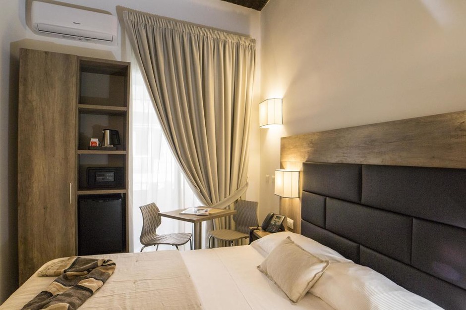 Hotelzimmerm�bel in Neapel, Italien