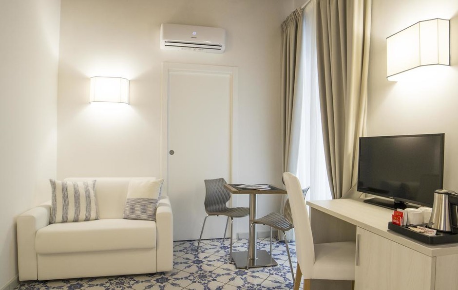 Hotelzimmerm�bel in Neapel, Italien